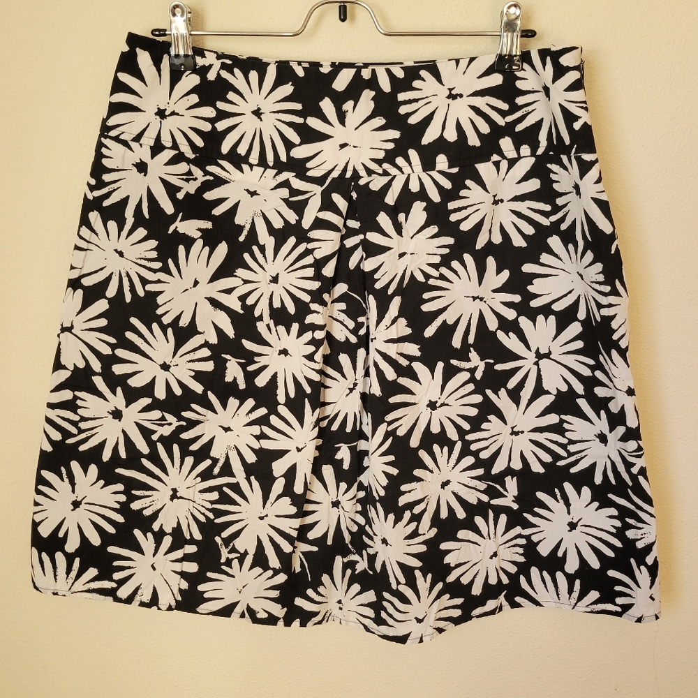 Talbots Womens 12 Petite Black White Cotton Floral Skirt Daisies Cruise Travel